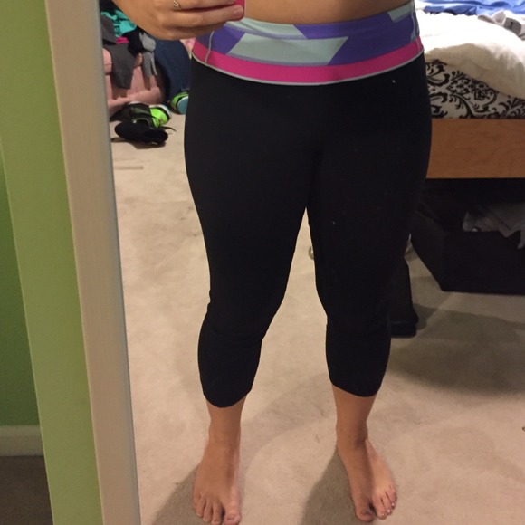 🚫SOLD🚫 Lululemon black crops