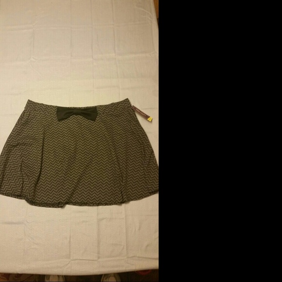 *SOLD* Chevron Skirt with Bow - Picture 2 of 4
