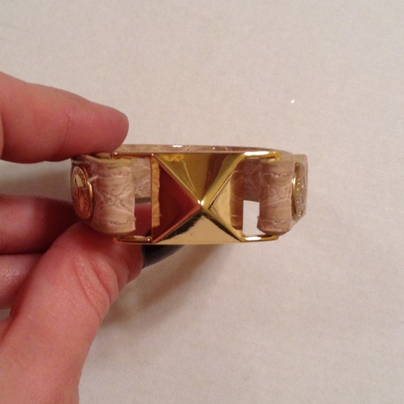 BCBG cuff - Picture 3 of 4