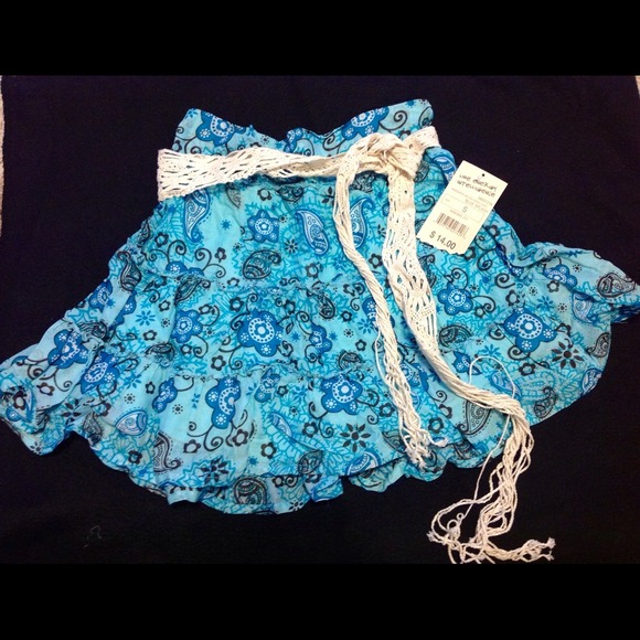 NWT Paisley print ruffle mini skirt.