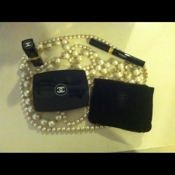 Long-wear flawless sunscreen powder makeup