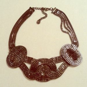 Simply Vera Knot necklace