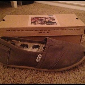 Women's Toms gray size 8