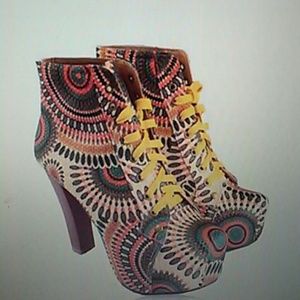 Brand new lace up design