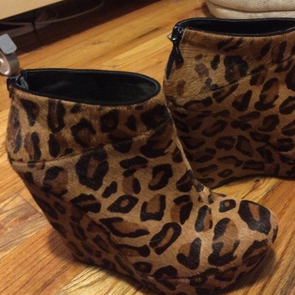 Rachel Roy leopard print wedge heels - Picture 2 of 3