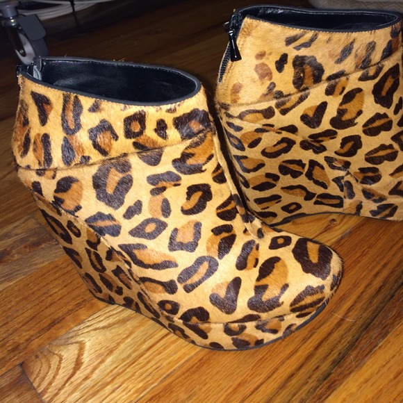 Rachel Roy leopard print wedge heels - Picture 3 of 3