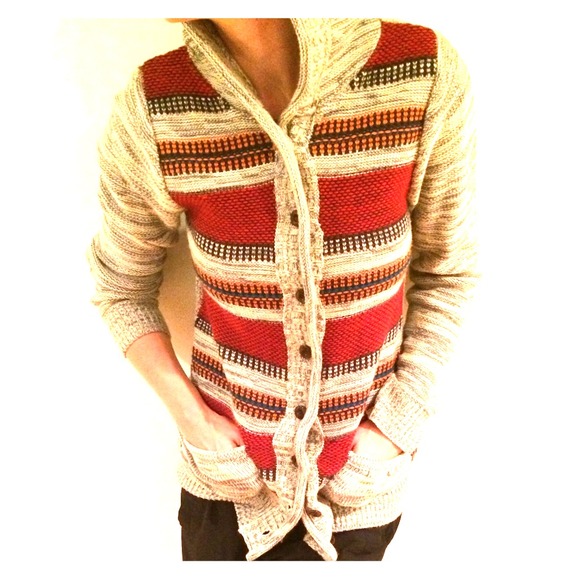 Cozy, perfect length, x-cellent condition sweater!