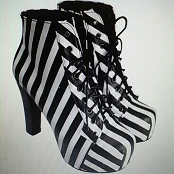 Brand new short boots