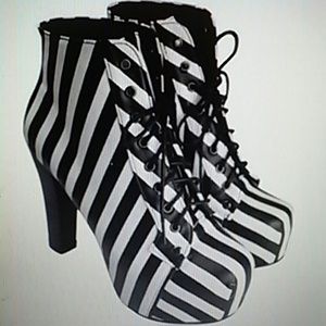 Brand new short boots