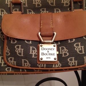 Dooney & Bourke purse👜