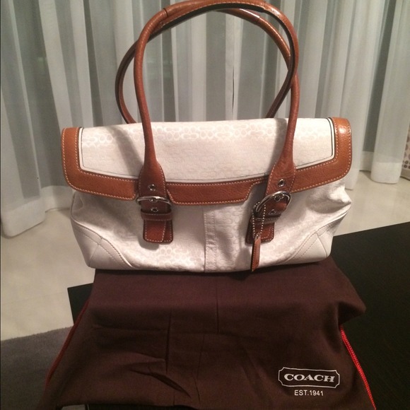 Gorgeous AUTHENTIC white Coach purse