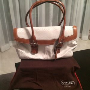 Gorgeous AUTHENTIC white Coach purse