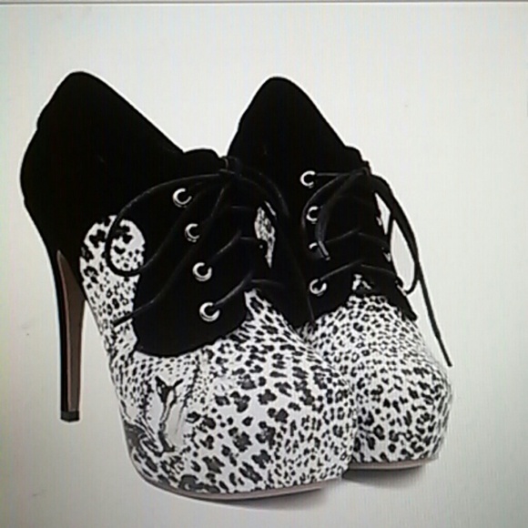 Brand new lace up design