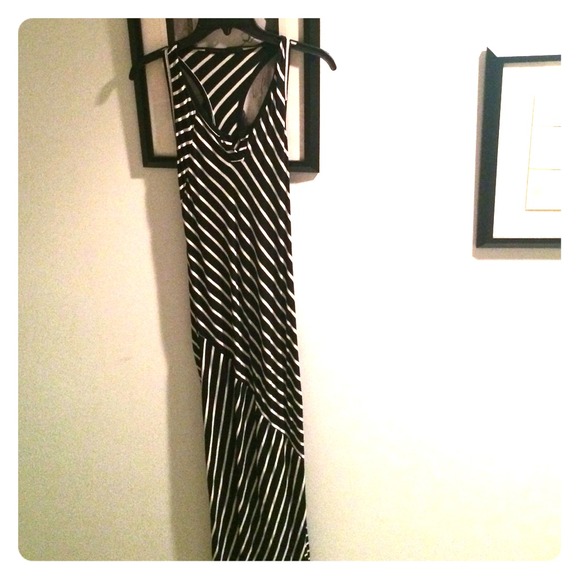 Ankle length black and white dress! Super sexy on!