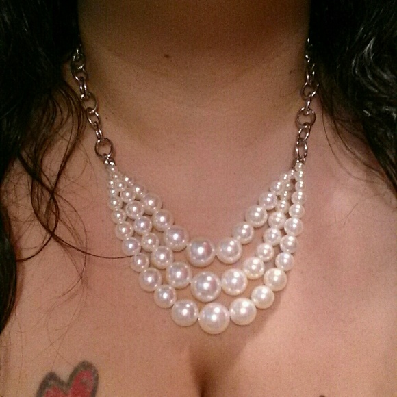 **SOLD ON MERCARI** Chain and pearl necklace - Picture 3 of 3