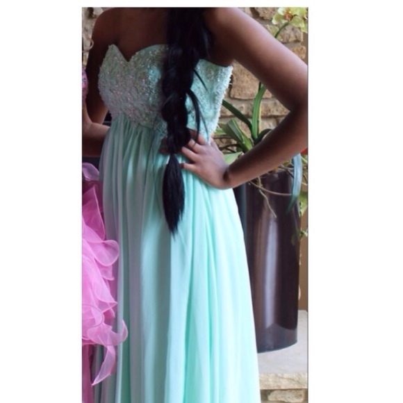 Prom Dress// Gown // Bridesmaid dress - Picture 3 of 3