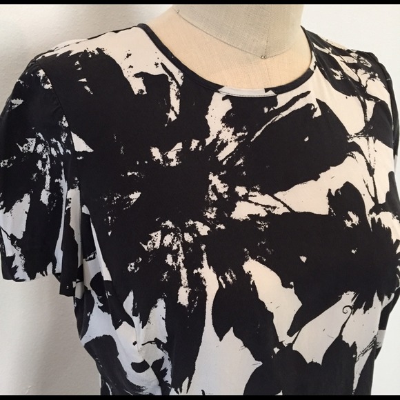 ❌SOLD❌Ann Taylor stretch silk floral print tee - Picture 2 of 4