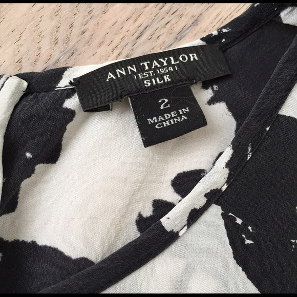 ❌SOLD❌Ann Taylor stretch silk floral print tee - Picture 3 of 4