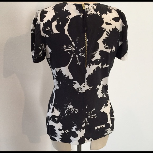 ❌SOLD❌Ann Taylor stretch silk floral print tee - Picture 4 of 4
