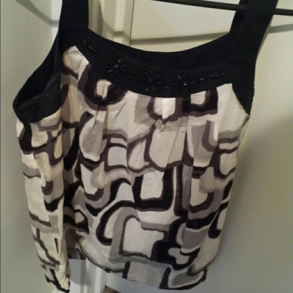 Geometric black and white tank