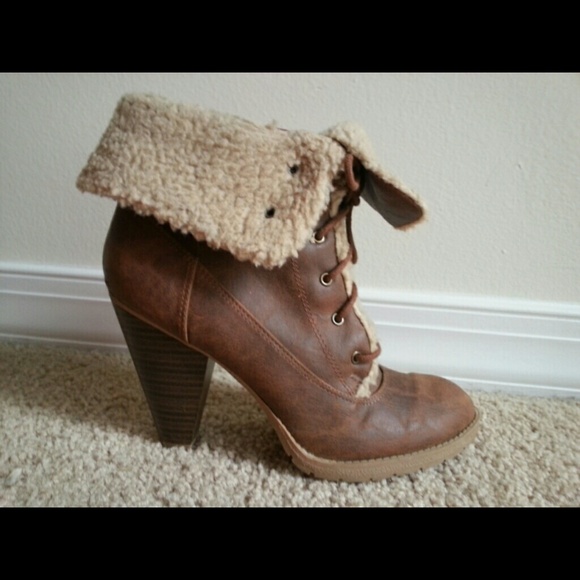 [REDUCED] Faux Fur-Lined Lace Up Boots