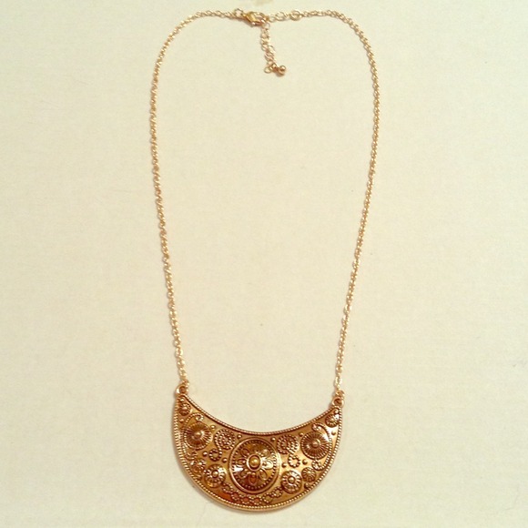 Forever 21 Crescent necklace
