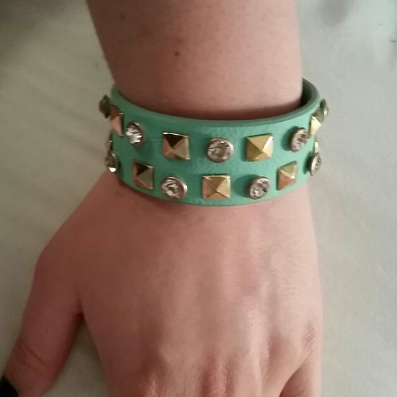 Faux leather aqua green bracelet - Picture 1 of 3