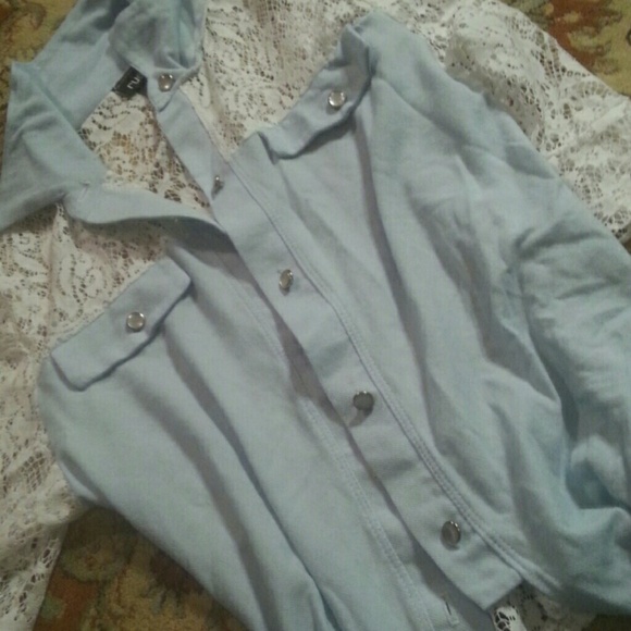 Cute lacy button up - Picture 4 of 4