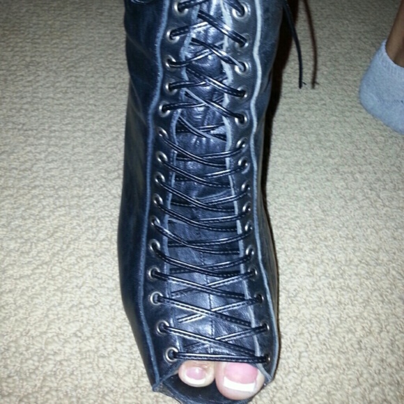 Steve Mad leather lace up ankle boots.  Very comfo