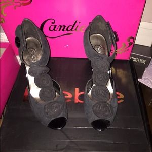 Candies taken black heels 7.5 rosettes