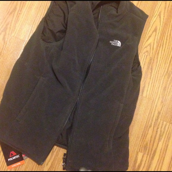 SOLD North Face reversible vest (Men's) medium - Picture 2 of 4