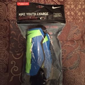 NIKE Youth Charge Shinguards with reinforced Tibia