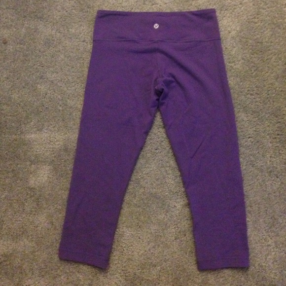 Purple lululemon wunder under crops