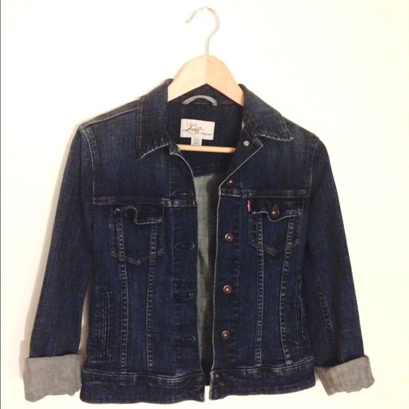Jean jacket – long sleeves.