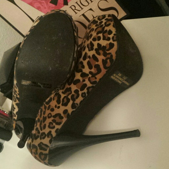 Heels - Picture 3 of 4
