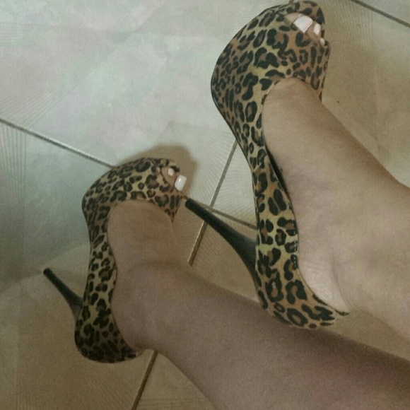 Heels - Picture 4 of 4
