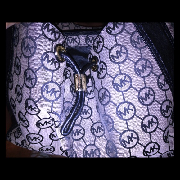 AUTHENTIC MICHAEL KORS  PURSE