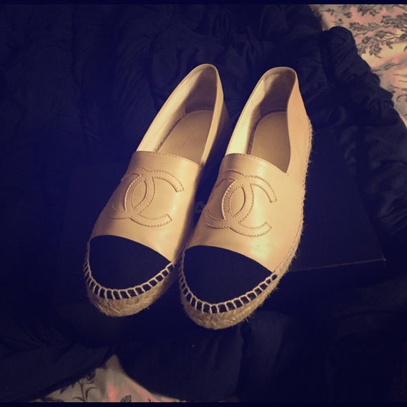 Chanel espadrilles 100% authentic normal wear.