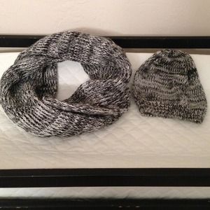 π«SOLD in a bundleπ«πInfinity scarf βCap