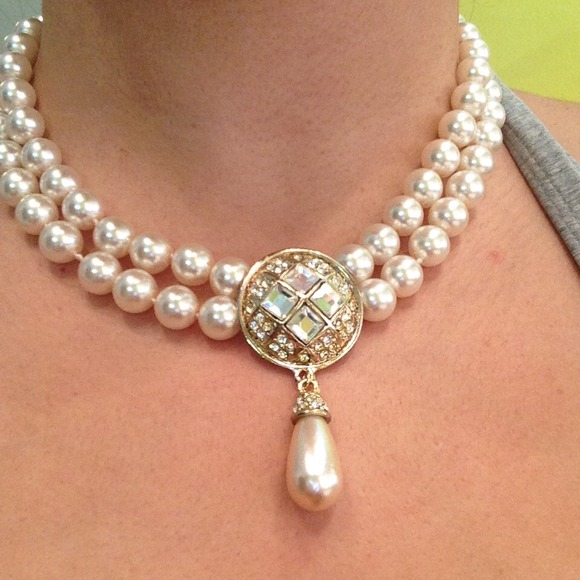 Fashion necklace with matching earrings