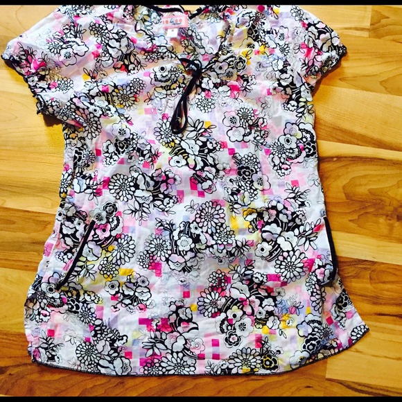 Koi medium scrub top