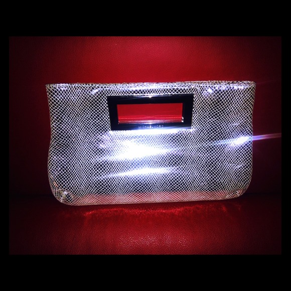 AUTHENTIC Michael Kors Clutch🎉PRICE DROP TONIGHT