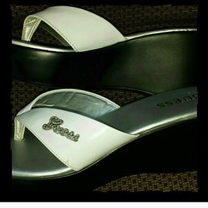 Reduced👍Guess Sandals NWOT