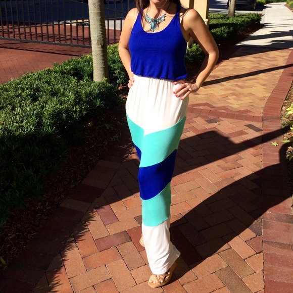 GOTTA GO🌷SALE🌷 Mia Chevron Dress🌷 - Picture 2 of 3