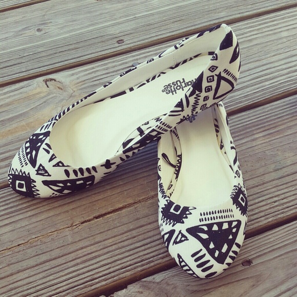 Size 8 Charlotte russe flats