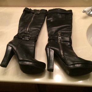 BCBG girls leather black boot size 6.5