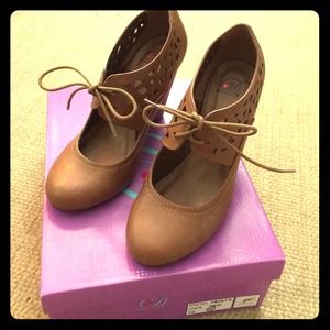 NWOT Tan Laced Wedges