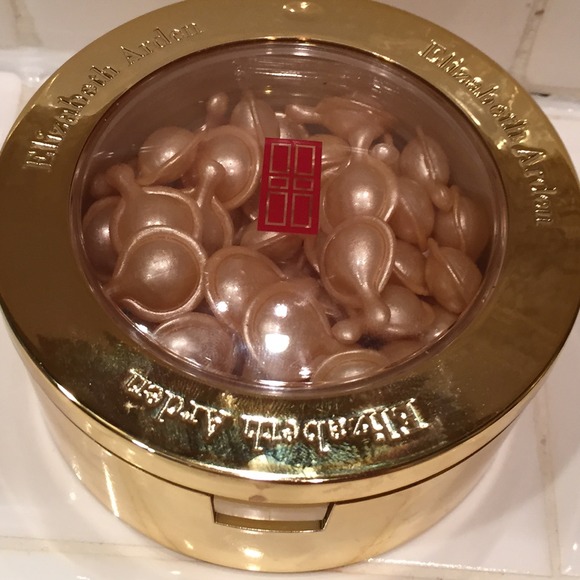 Elizabeth Arden - Picture 2 of 3