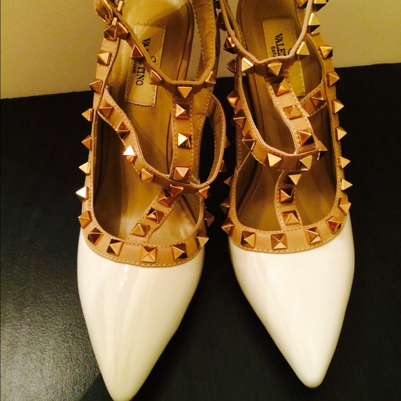 ♻️<Sold on ebay> Valentino Ivory Studded Sandal - Picture 1 of 4