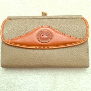 Dooney & Bourke wallet